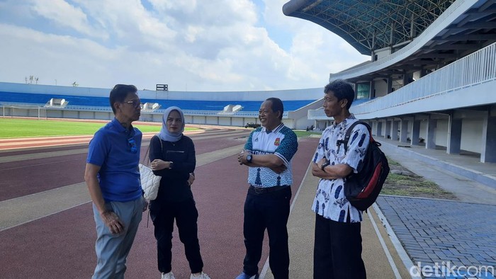PB PASI dan Pengda PASI DIY saat meninjau kesiapan Kejurnas Atletik Indonesia Open 2024 di Stadion Mandala Krida, Jogja, Selasa (16/7/2024).