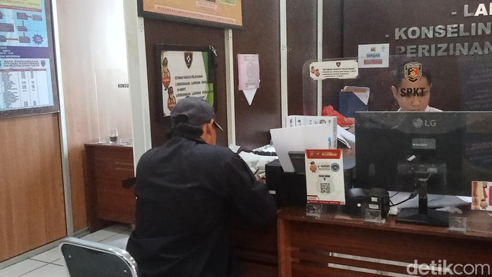 Pria di Palembang, Muhammad Devi Winata (45) tertipu saat membeli mobil melalui Facebook. Ia rugi hingga Rp 48 juta.