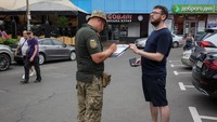 Meskipun terselubung dalam kerahasiaan masa perang, beberapa pejabat politik dan militer mengatakan bahwa perubahan tersebut, yang didukung oleh kampanye untuk meningkatkan perekrutan sukarela, telah membuat upaya mobilisasi kembali ke jalurnya setelah dua bulan.
