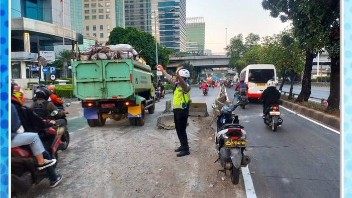 Perbaikan Jalan di Jl S Parman, Jakbar