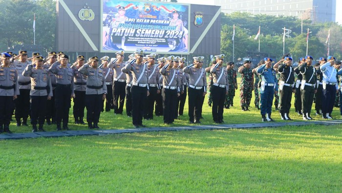 Polda Jatim melakukan apel gelar pasukan pengamanan Piala AFF U-19