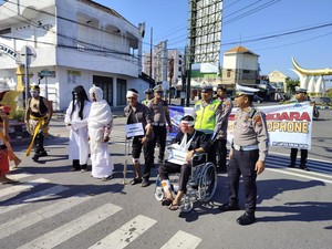 Gatutkaca dan Pocong Dilibatkan Saat Operasi Patuh Semeru di Ngawi