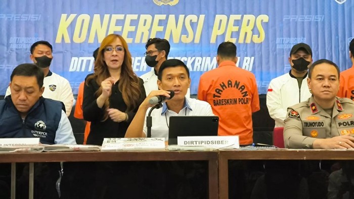 Polri bongkar jaringan scam online di 4 negara (Rumondang/detikcom)