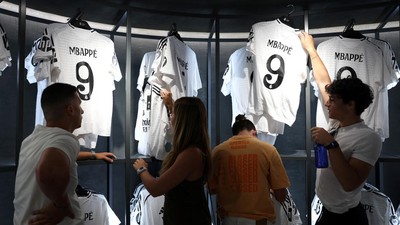 Potret Jersey Madrid Mbappe Diserbu Fans