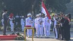 Jokowi Lantik 906 Capaja TNI-Polri di Istana Merdeka