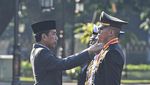 Jokowi Lantik 906 Capaja TNI-Polri di Istana Merdeka
