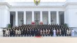 Jokowi Lantik 906 Capaja TNI-Polri di Istana Merdeka