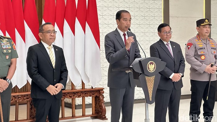 Presiden Jokowi bertolak ke Abu Dhabi UAE untuk bertemu Presiden MBZ. (Isal Mawardi/detikcom)