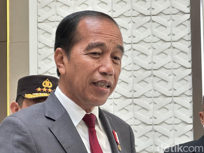 Presiden Jokowi di pangkalan TNI AU Halim Perdanakusuma (Isal Mawardi/detikcom)