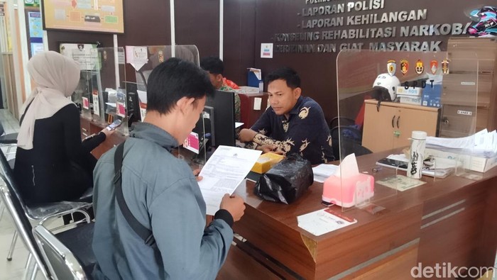 Pria di Palembang, Syech M. Fikri (31) melapor ke polisi usai rumahnya dibobol maling. Mesin cuci dan HP miliknya raib.