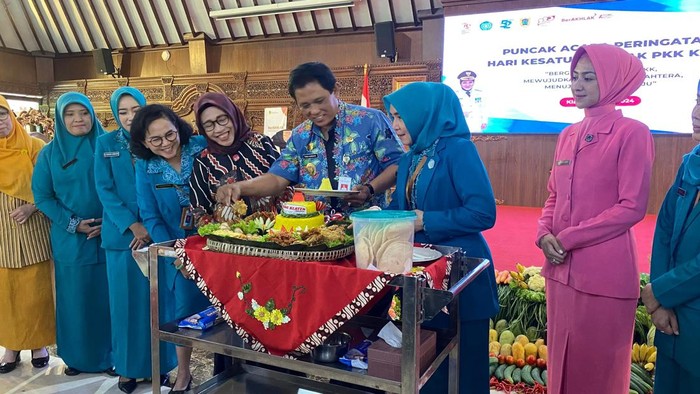 Puncak peringatan Hari Kesatuan Gerak PKK ke-52, di Pendapa Setda Klaten