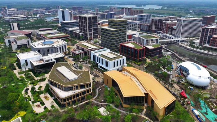 Huawei Lianqiu Lake, pusat riset terbaru Huawei.