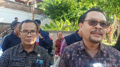 Rektor Unud, Ngakan Putu Gede Suardana, saat ditemui di Kampus Sudirman, Selasa (16/7/2024). (Ni Made Lastri Karsiani Putri/detikBali)