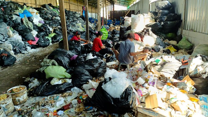 Kondisi rumah maggot yang berada di Kalurahan Argosari, Sedayu, Bantul saat didatangi Satpol PP dan DLH Bantul, Selasa (16/7/2024).