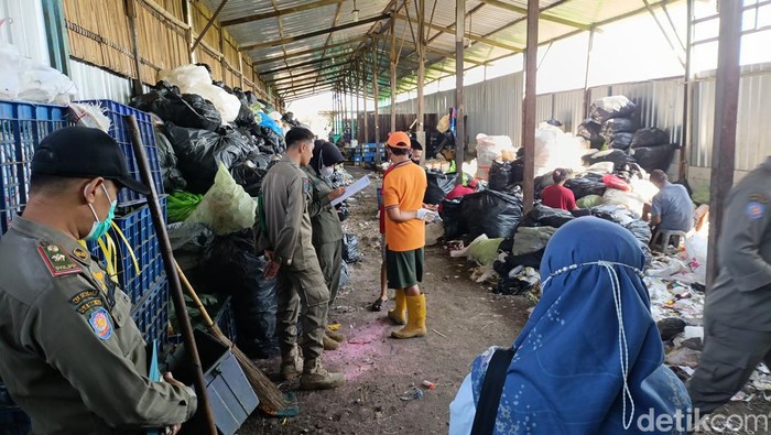 Kondisi rumah maggot yang berada di Kalurahan Argosari, Sedayu, Bantul saat didatangi Satpol PP dan DLH Bantul, Selasa (16/7/2024).