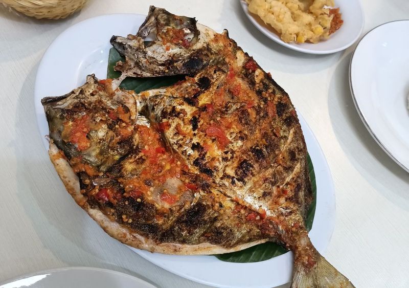 Sedapnya Ikan Bakar Khas Gorontalo hingga Manado di 5 Resto Ini