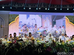 Warga Sidoarjo Antusias Selawatan Bareng Habib Ali Zainal Abidin-KH Anwar Zahid