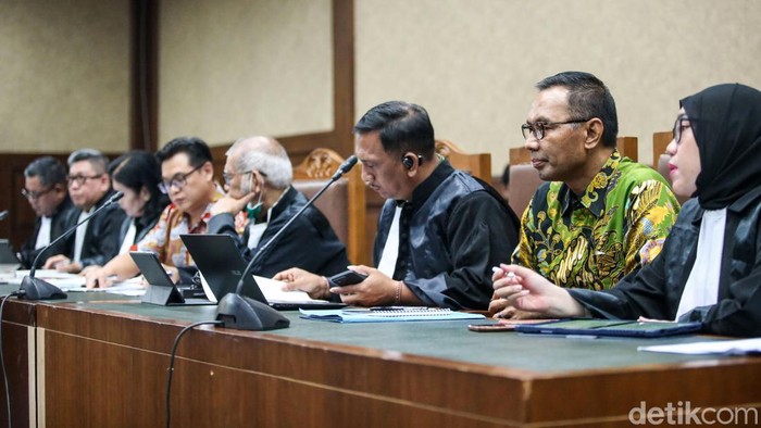 Sidang Kasus Korupsi Sistem Proteksi TKI Kemnaker Hadirkan Empat Saksi Sidang lanjutan kasus dugaan korupsi pengadaan sistem proteksi TKI digelar di PN Tipikor, Jakarta. Sidang ini dengan agenda mendengarkan keterangan saksi.
