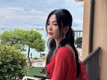 Song Hye Kyo Kelar Syuting Dark Nuns, Sekarang Lagi Leyeh-leyeh Song Hye Kyo Kelar Syuting Dark Nuns, Sekarang Lagi Leyeh-leyeh