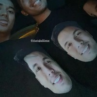 Mendapat kejutan tersebut Thariq tampak bahagia. Ia pun tak berhenti memamerkan ekspresi bahagia di wajahnya. Foto: Instagram