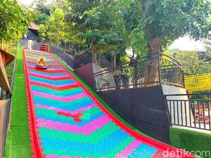 Baru Dibuka di Tangsel, Restoran dengan Playground yang Ada Mini Zoonya