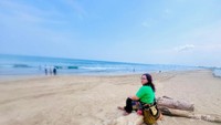 Berpasir putih di Pantai Kedu Warna.