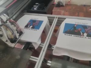 Baju Bergambar Donald Trump Seusai Ditembak Jadi Incaran di China