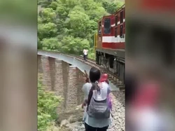 Pasangan Luka Parah Usai Bikin Konten Medsos di Jembatan Kereta