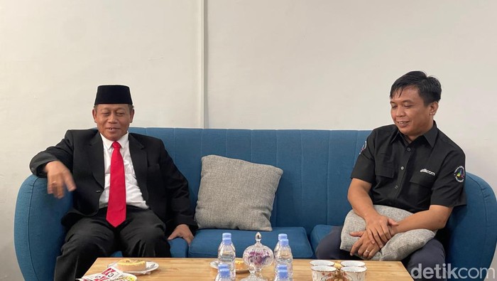Wali Kota Tanjungbalai Waris Tholib saat berkunjung ke Kantor detikSumut. (Dok. Tim detikSumut)
