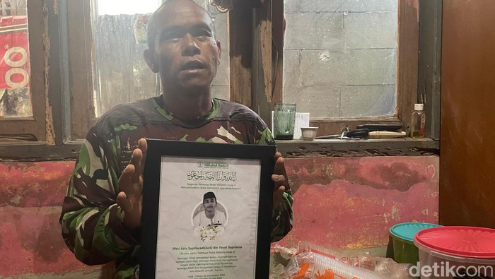 Yayat tunjukan foto  Fikri Aziz Supriyadi