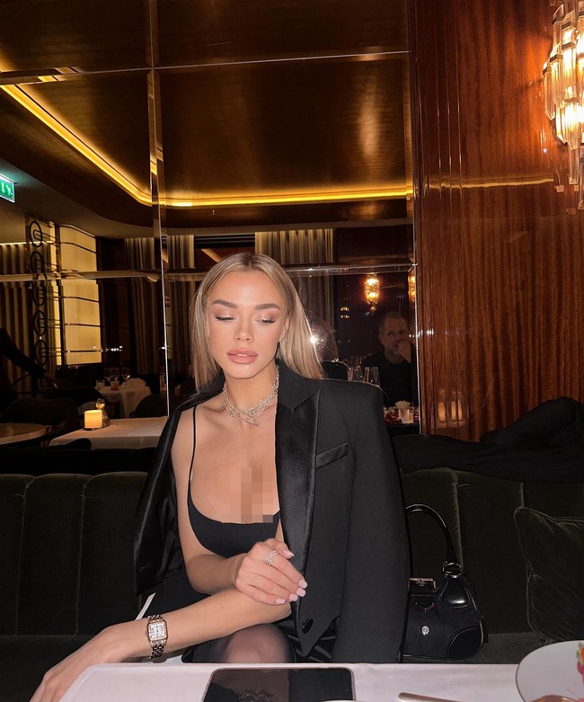 Dilansir Daily Mail, Johnny dan Yulia sering bertemu dua tahun belakangan. Namun sekarang ini hubungan mereka bisa dibilang masih kasual atau belum serius. Foto: Instagram Yulia Vlasova