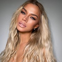 Menurut media Rusia, Yulia Vlasova sempat belajar di akademi diplomat dan mata-mata. Wanita asal Kota Yekaterinburg yang terpencil itu kuliah kampus elite, Institute of International Relations Moscow yang merupakan sekolah banyak diplomat dan pejabat di negaranya. Dalam postingannya ia lulus dari University of West Bohemia di Plzeň. Foto: Instagram Yulia Vlasova