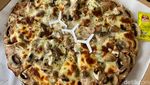 Yummy! Pizza Pepperoni Topping Melimpah Ada di Perumahan Mewah Ini