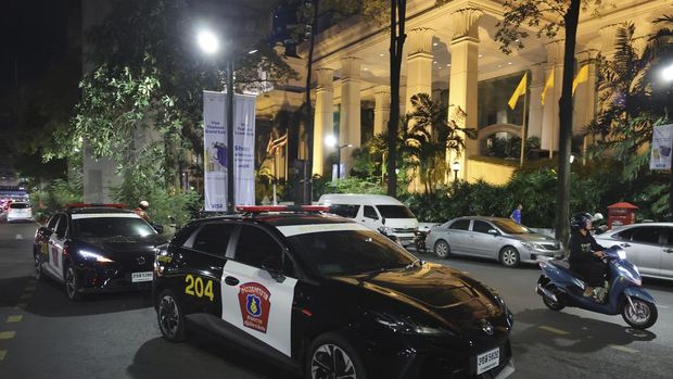 Sebanyak enam orang asing tewas di sebuah kamar hotel di pusat kota Bangkok, Thailand. Diduga akibat gas beracun.