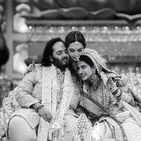 Putra bungsu miliarder Mukesh Ambani, Anant Ambani, resmi menikah dengan Radhika Merchan di Mumbai, India. Pernikahan digelar dengan rangkaian acara yang panjang. Foto: Instagram/@shaleenanathani @storiesbyjosephradhik