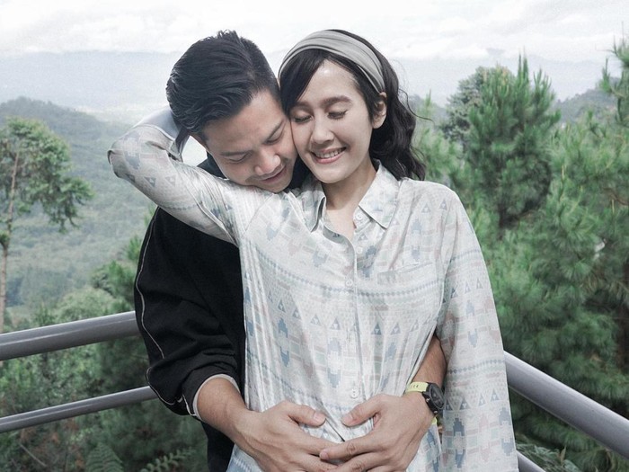 Ardina Rasti dan sang suami Arie Dwi Andika