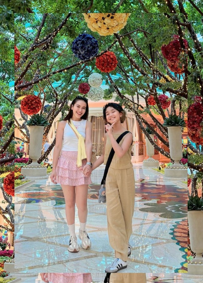 Melalui akun Instaagram pribadinya Ayu tampak memamerkan foto-foto keseruannya selama berada di Las Vegas. Berpose bersama sang anak, Ayu dan Bilqis tampil kompak. Foto: Instagram/@ayutingting92