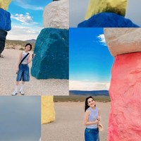 Tampil kompak, dalam foto yang satu ini Bilqis dan Ayu memilih mengenakan kaos tanpa lengan dengan celana jeans yang memiliki panjang di bawah lutut. Keduanya juga melengkapi penampilannya dengan kaos kaki sebetis dan sepatu. Foto: Instagram/@ayutingting92