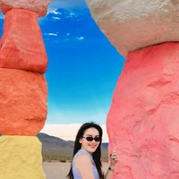 Gaya Ayu Ting Ting yang terlihat simpel namun tetap stylish bak ABG itu kerap bikin terpana. Ditambah dengan kaca mata hitam, gayanya memang menawan. Foto: Instagram/@ayutingting92