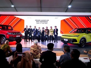 BAIC Rilis 2 Model Mobil Terbaru di GIIAS 2024, Ketum IMI Jadi Saksinya