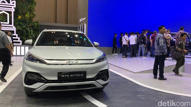 BYD Dolphin dan BYD Atto 3 versi termurah meluncur di GIIAS 2024