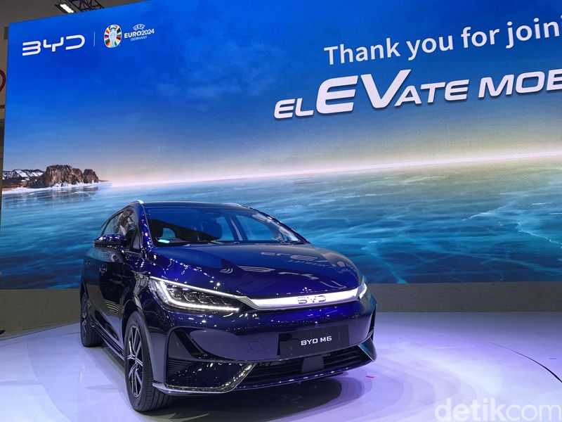 BYD M6 diluncurkan di GIIAS 2024. MPV listrik ini dijual dengan harga mulai Rp 379 juta.
