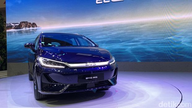 BYD M6 diluncurkan di GIIAS 2024. MPV listrik ini dijual dengan harga mulai Rp 379 juta.