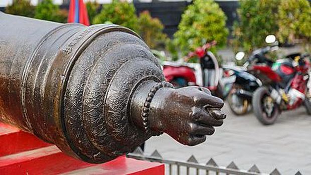 Detail di cincin pangkal, cascabel, dan gagang ujung meriam. (Dok: Wikipedia)
