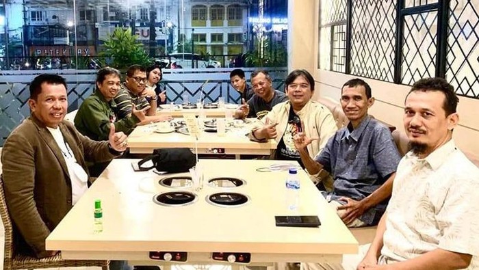 Edwin Mauladi bersama tim.