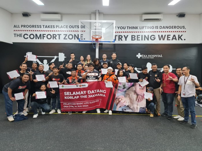 Eka Hospital Beri Pelatihan Bantuan Dasar Hidup ke The Jakmania