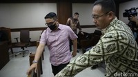 Sebelumnya, Mantan Dirjen Bina Keuangan Daerah Kementerian Dalam Negeri (Kemendagri), M Ardian Noervianto, dituntut 5 tahun dan 4 bulan penjara. Jaksa menyakini Ardian bersalah melakukan tindak pidana korupsi dalam kasus suap pengurusan dana pinjaman Pemulihan Ekonomi Nasional (PEN) Daerah Kabupaten Muna di Kemendagri pada 2021-2022.  
