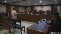 Hakim menyatakan Ardian bersalah melakukan korupsi dalam kasus suap pengurusan dana pinjaman Pemulihan Ekonomi Nasional (PEN) Daerah Kabupaten Muna di Kemendagri pada 2021-2022.  