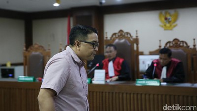 Eks Dirjen Kemendagri Divonis 4,5 Tahun Penjara