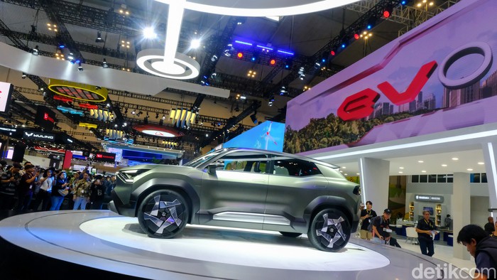 Produsen mobil Suzuki di Indonesia itu resmi memperkenalkan mobil listrik pertamanya di pameran yang berlangsung di ICE BSD, Tangerang, Rabu (17/7/2024). Mobil listrik ini diberi nama Suzuki eVX.